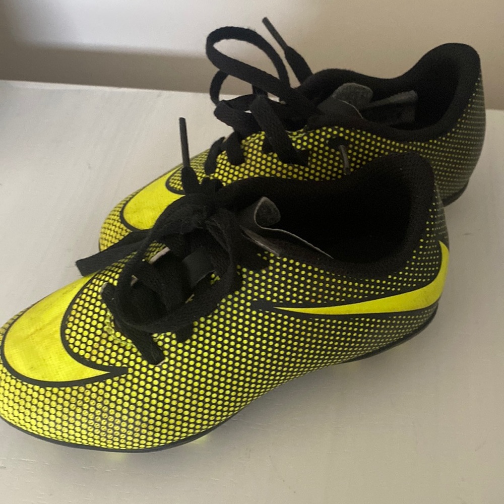 Little kid NIKE soccer cleats ⚽️